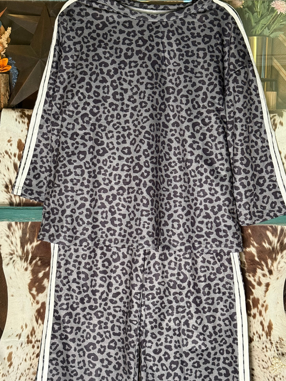 Wild Card Leopard Lounge Set Product Description