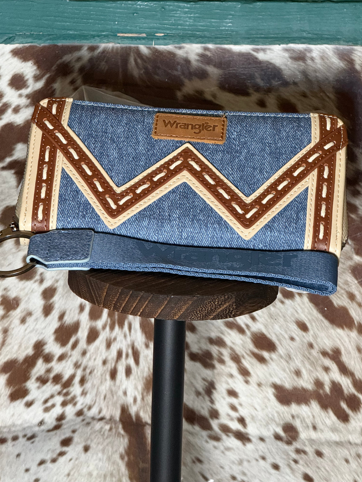 Wrangler Back Pocket Wristlet Wallet