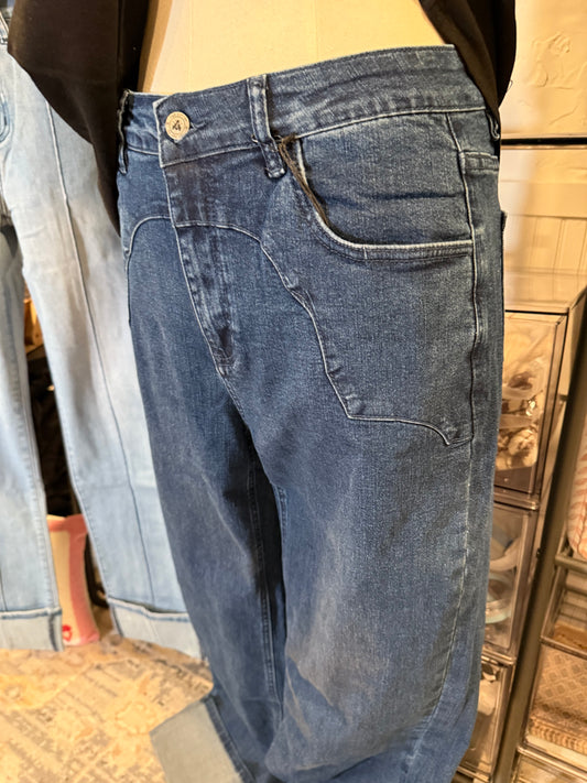 Line Drives Jeans Dark Wash